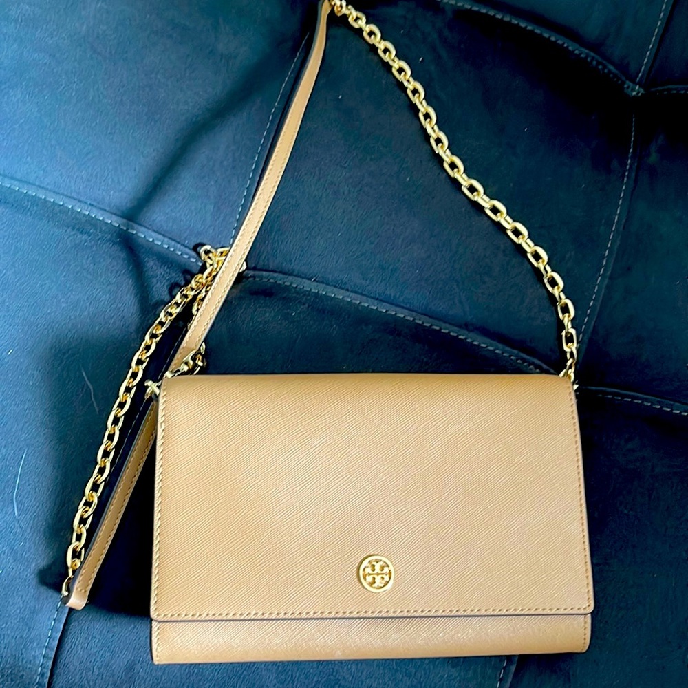Tory Burch Robinson Chain Wallet Crossbody – Cardamom/Royal Navy